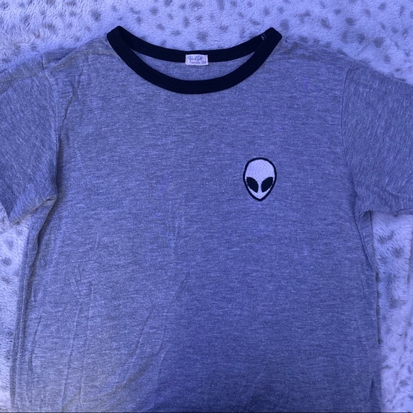✨3/$15✨Brandy Melville Alien T-shirt - Picture 2 of 4